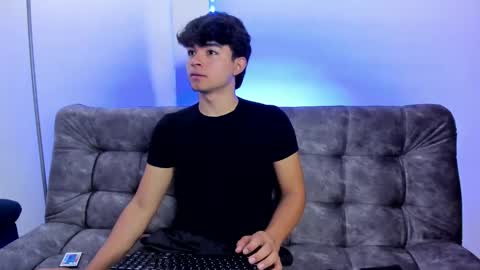 Snapshot of simonlambert__ chatting on January 17, 1:56 pm Simon online show from January 17, 1:56 pm