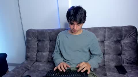 Snapshot of simonlambert__ chatting on January 21, 3:21 pm Simon online show from January 21, 3:21 pm