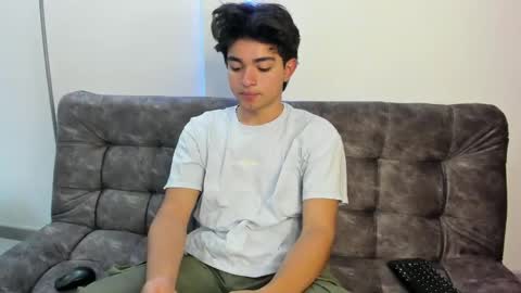 Snapshot of simonlambert__ chatting on January 22, 8:06 pm Simon online show from January 22, 8:06 pm