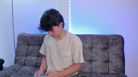 Snapshot of simonlambert__ chatting on January 28, 5:46 pm Simon online show from January 28, 5:46 pm