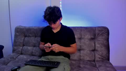 Snapshot of simonlambert__ chatting on January 29, 12:45 pm Simon online show from January 29, 12:45 pm