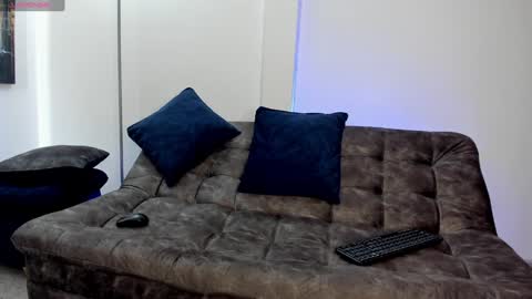 Snapshot of simonlambert__ chatting on February 5, 4:47 pm Simon online show from February 5, 4:47 pm