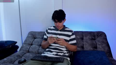 Snapshot of simonlambert__ chatting on February 7, 2:37 pm Simon online show from February 7, 2:37 pm