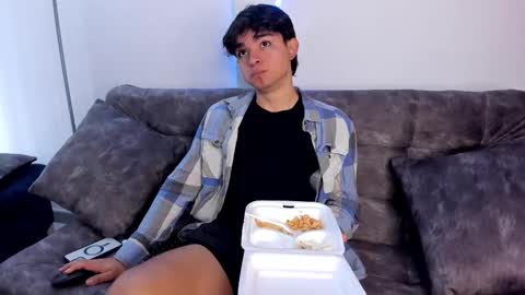 Snapshot of simonlambert__ chatting on February 12, 2:43 pm Simon online show from February 12, 2:43 pm