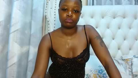 simply_eve1 online show from October 18, 1:08 am