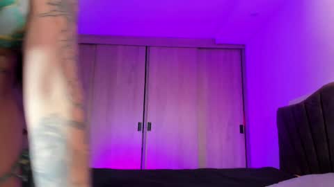 Snapshot of sin_ner34 chatting on April 1, 7:55 pm Sunny online show from April 1, 7:55 pm