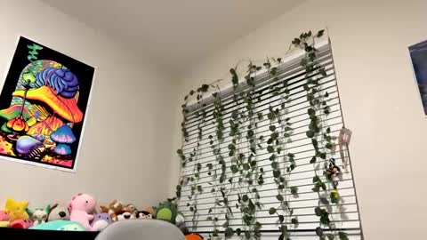 Snapshot of sincerelyyneon chatting on January 10, 1:21 am Sincerelyneon online show from January 10, 1:21 am