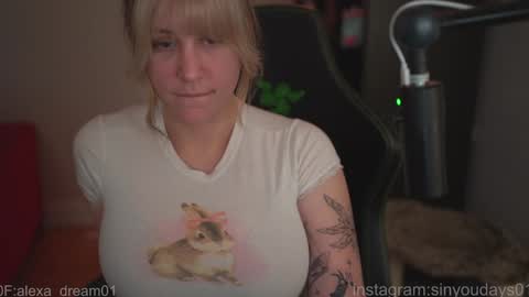 wwoooooooooooof online show from March 25, 11:22 pm