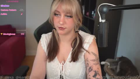 wwoooooooooooof online show from March 26, 8:36 pm