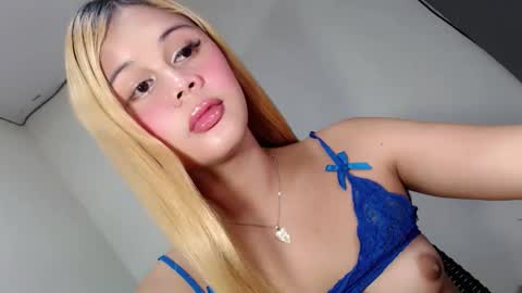 sinfulrose_ online show from March 28, 9:47 pm