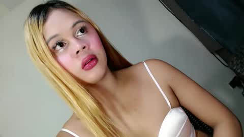 sinfulrose_ online show from April 26, 9:56 pm