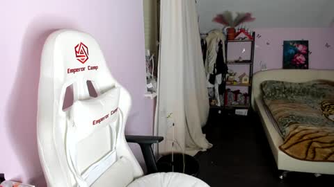 Snapshot of singlemother5619 chatting on January 18, 3:42 am nika online show from January 18, 3:42 am