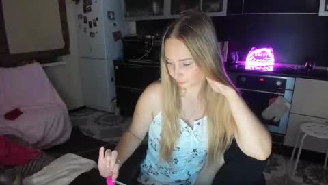 Snapshot of singlemother5619 chatting on October 3, 10:07 pm nika online show from October 3, 10:07 pm