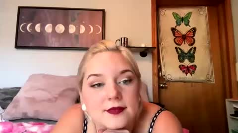 Snapshot of singlesexymom chatting on December 5, 9:50 pm singlesexymom online show from December 5, 9:50 pm