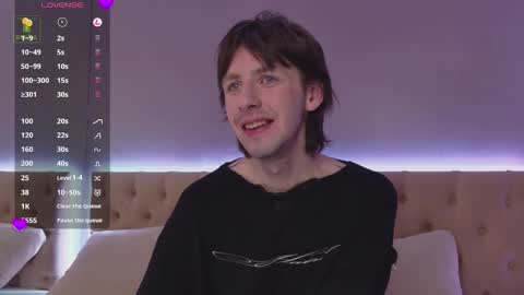 Snapshot of sinkisser chatting on November 18, 4:28 am WARREN online show from November 18, 4:28 am