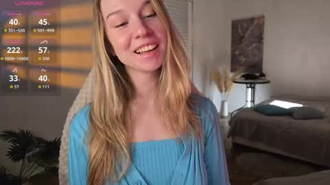 Snapshot of sinner_eve chatting on June 4, 3:23 am Aurora online show from June 4, 3:23 am