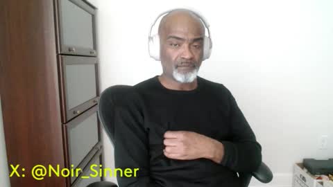 Snapshot of sinnernoir chatting on April 11, 11:36 am My Name Is..............................John online show from April 11, 11:36 am