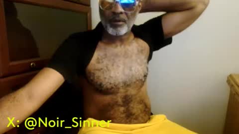 Snapshot of sinnernoir chatting on April 26, 12:41 am My Name Is..............................John online show from April 26, 12:41 am