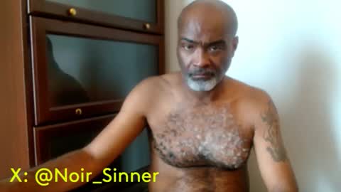 Snapshot of sinnernoir chatting on May 1, 6:34 pm My Name Is..............................John online show from May 1, 6:34 pm