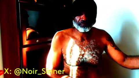 Snapshot of sinnernoir chatting on May 12, 9:34 pm My Name Is..............................John online show from May 12, 9:34 pm