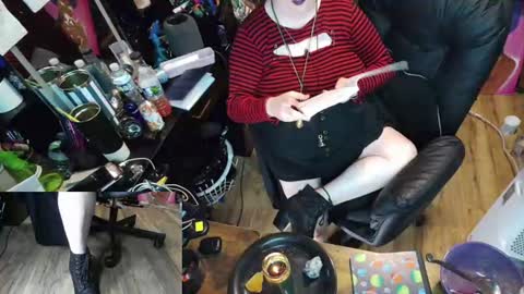 Sinstress hemlock online show from June 11, 2:53 am