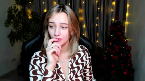 Snapshot of sinty_noria chatting on December 28, 1:08 am Sinty Noria online show from December 28, 1:08 am