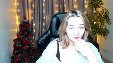 Snapshot of sinty_noria chatting on December 31, 1:04 am Sinty Noria online show from December 31, 1:04 am