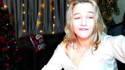 Snapshot of sinty_noria chatting on January 3, 4:11 am Sinty Noria online show from January 3, 4:11 am