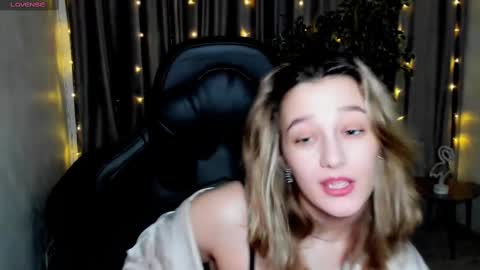 Snapshot of sinty_noria chatting on March 6, 9:47 am Sinty Noria online show from March 6, 9:47 am