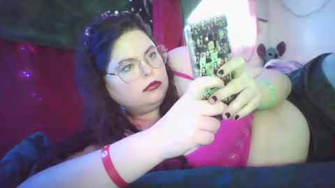 Siofra online show from February 1, 9:19 pm