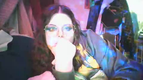 Siofra online show from February 17, 2:53 am