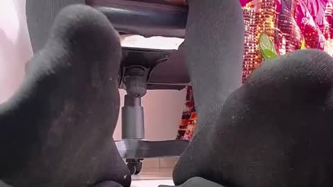 only foot                         worshipers here online show from December 22, 6:26 pm
