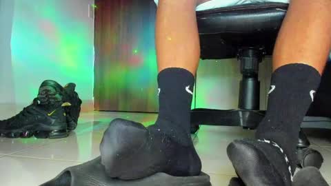 only foot                         worshipers here online show from May 9, 4:28 am