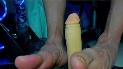 only foot                         worshipers here online show from July 4, 2:07 am