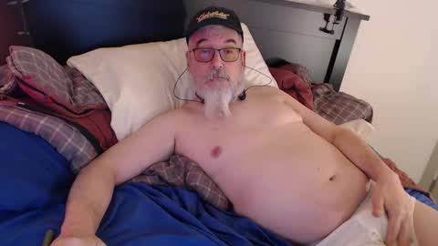 Snapshot of sirbeercan chatting on December 28, 7:22 am sir beer can the friendly hermit online show from December 28, 7:22 am