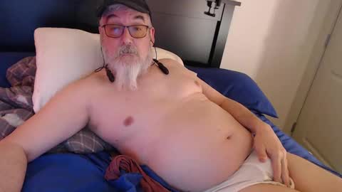 Snapshot of sirbeercan chatting on January 2, 12:13 pm sir beer can the friendly hermit online show from January 2, 12:13 pm