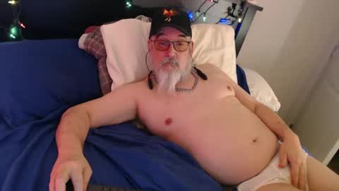 Snapshot of sirbeercan chatting on February 11, 10:59 am sir beer can the friendly hermit online show from February 11, 10:59 am