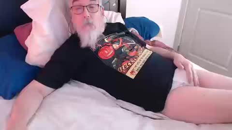 Snapshot of sirbeercan chatting on October 21, 2:34 am sir beer can the friendly hermit online show from October 21, 2:34 am