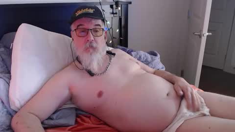 Snapshot of sirbeercan chatting on December 15, 7:56 am sir beer can the friendly hermit online show from December 15, 7:56 am