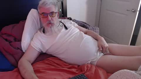 Snapshot of sirbeercan chatting on December 17, 8:42 am sir beer can the friendly hermit online show from December 17, 8:42 am