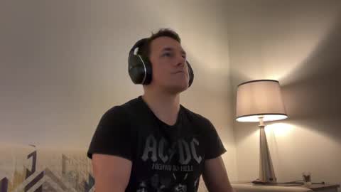 Snapshot of sirbubblesworth chatting on March 10, 3:34 am sirbubblesworth online show from March 10, 3:34 am