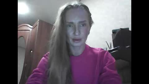 Snapshot of siren_voise chatting on February 17, 12:12 pm siren_voise online show from February 17, 12:12 pm