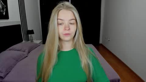 SirenaBloom online show from October 1, 9:26 am