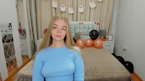 SirenaBloom online show from October 23, 5:51 am