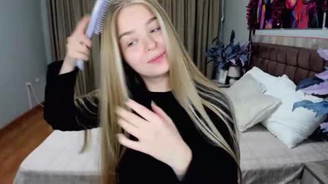 SirenaBloom online show from January 15, 5:45 am