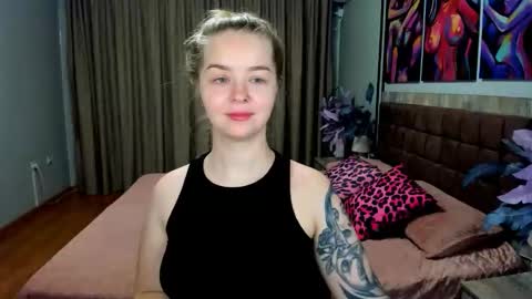 SirenaBloom online show from May 8, 4:18 am
