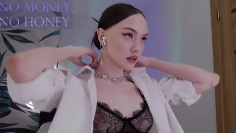 Goddess Sirena online show from February 19, 8:05 pm