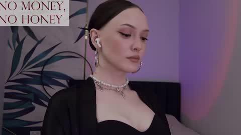 Snapshot of sirenaswhisper chatting on June 17, 8:10 pm Goddess Sirena online show from June 17, 8:10 pm