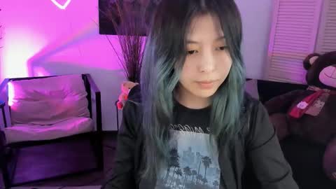 Snapshot of sirenmystique chatting on March 25, 8:04 pm Si online show from March 25, 8:04 pm