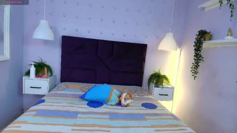 sirenyrouss online show from May 31, 3:36 am